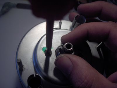 undoo back screws