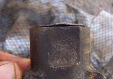 lifting seal retainer