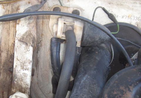 Bulkhead vacuum valve
